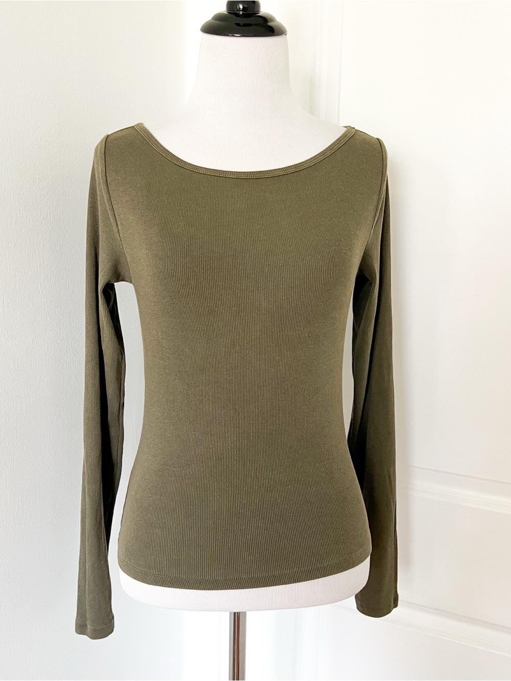 Aritzia TNA Homestretch Olive Scoop Neck Long Sleeve Top - Small